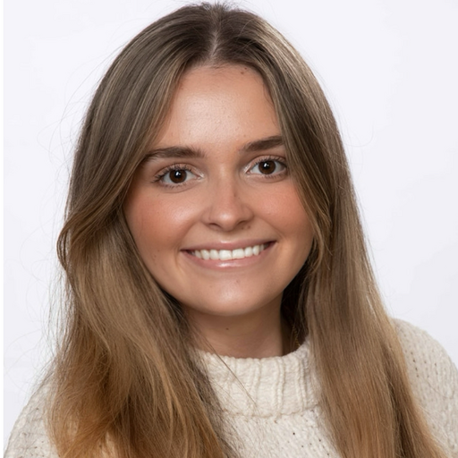 Nina Poulaki Headshot